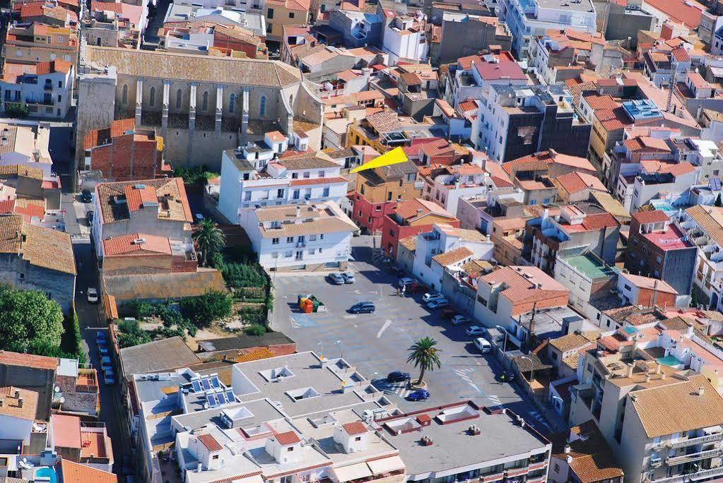 Hostal Restaurante El Roser L' Escala Exterior foto