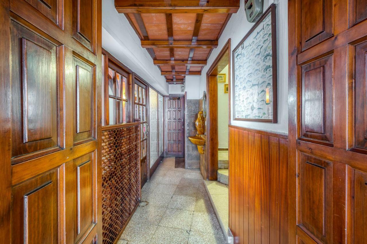 Hostal Restaurante El Roser L' Escala Exterior foto