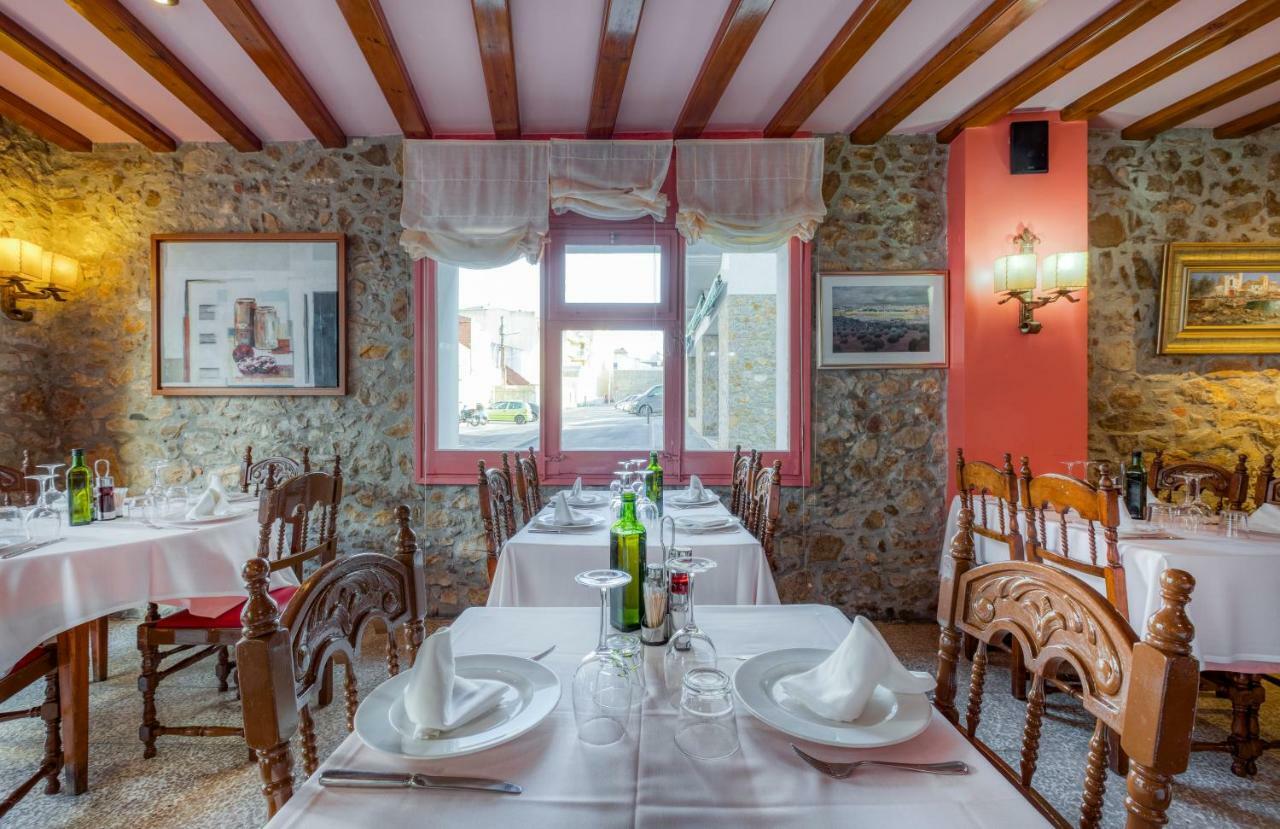 Hostal Restaurante El Roser L' Escala Exterior foto